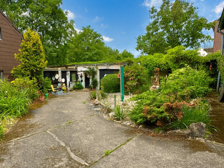 Zufahrt Garage und Werkstatt