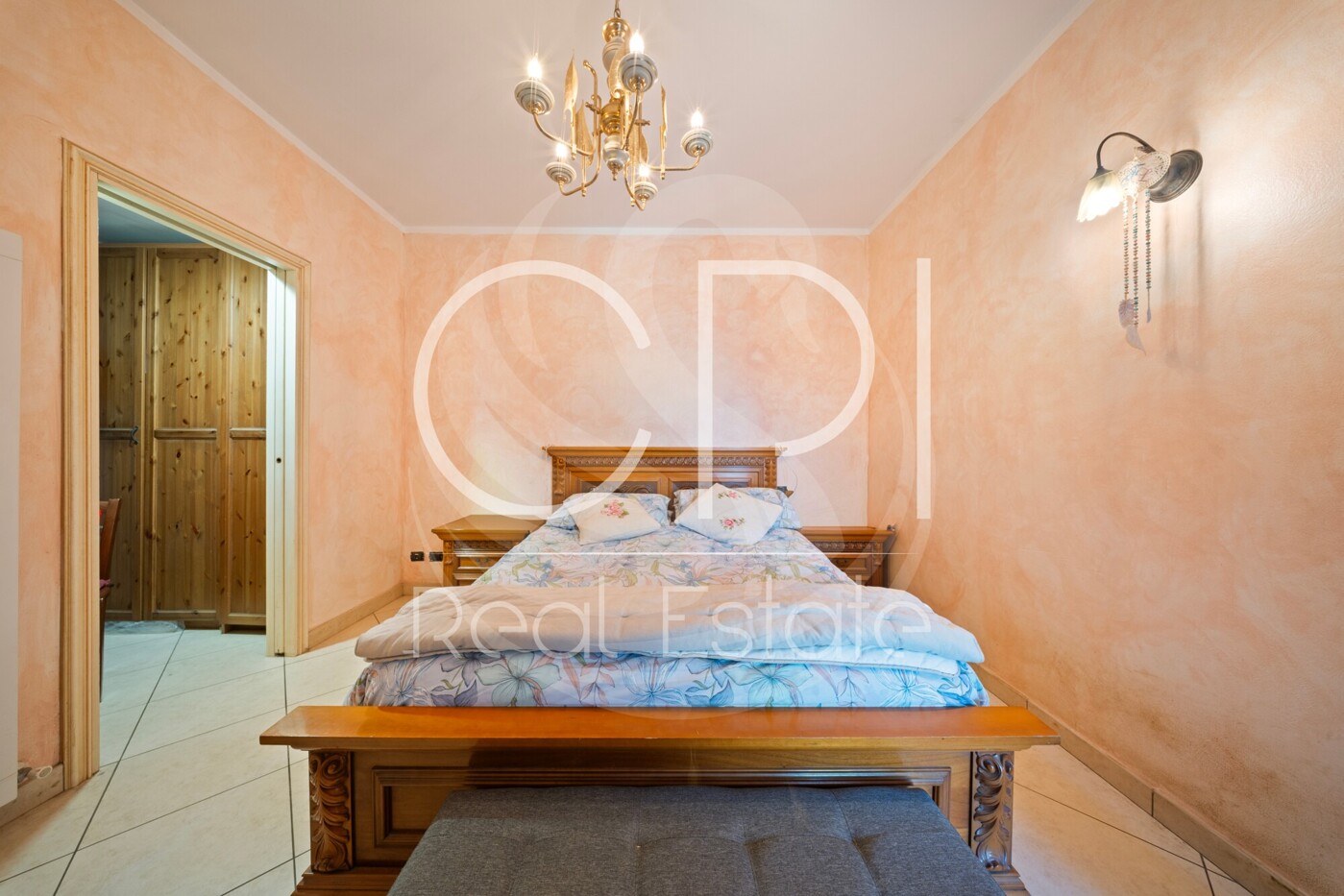 5c8dfc78-7728-4b80-940a-b6f6dd276414