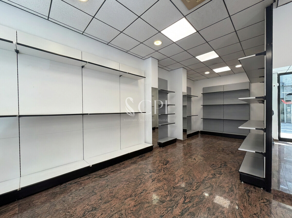 AIShoeStore_Empty_Architecture_IMG3517