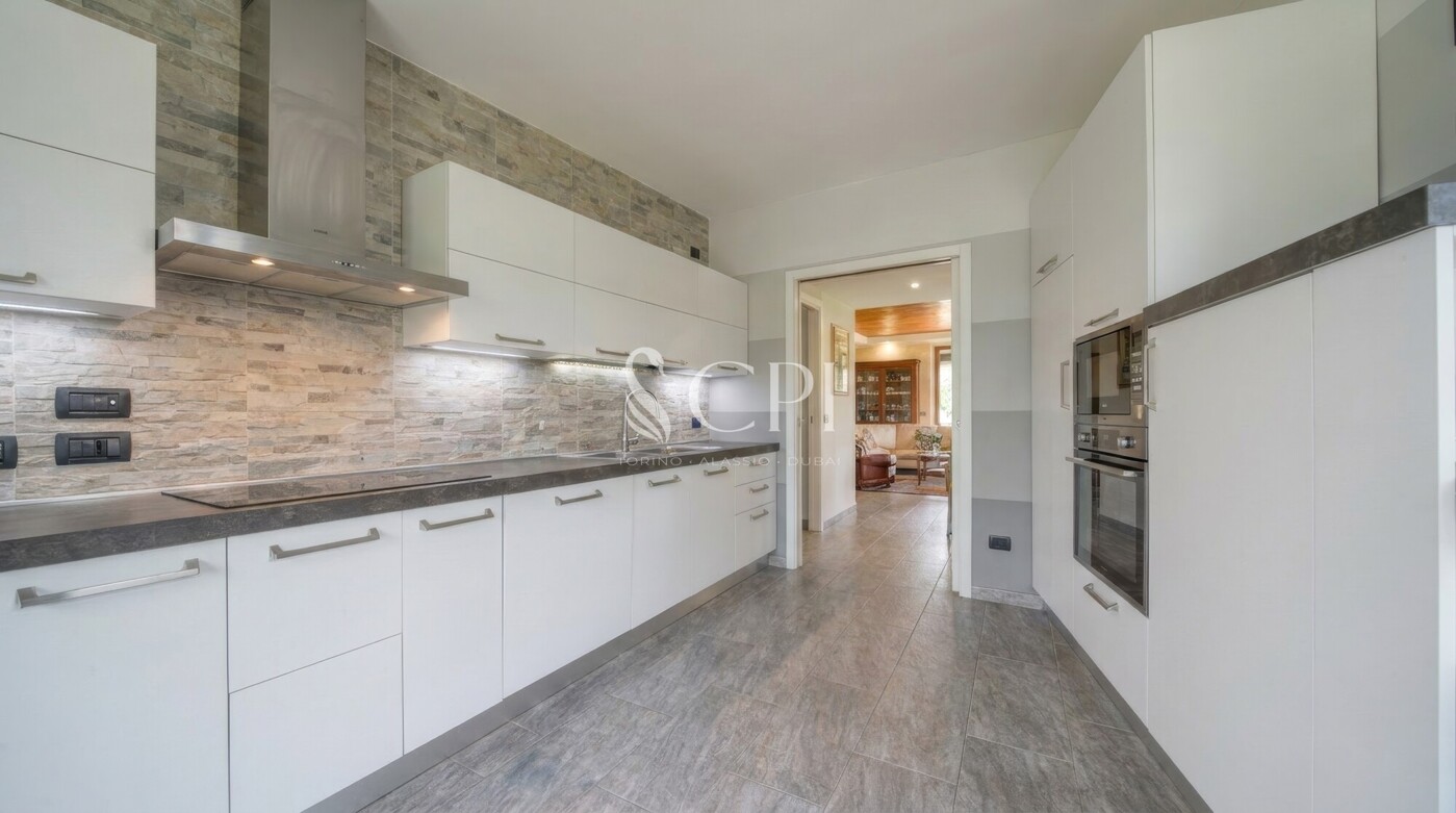 Decluttered Main Kitchen - View 2 Topaz Gigapixel 4x - Scala