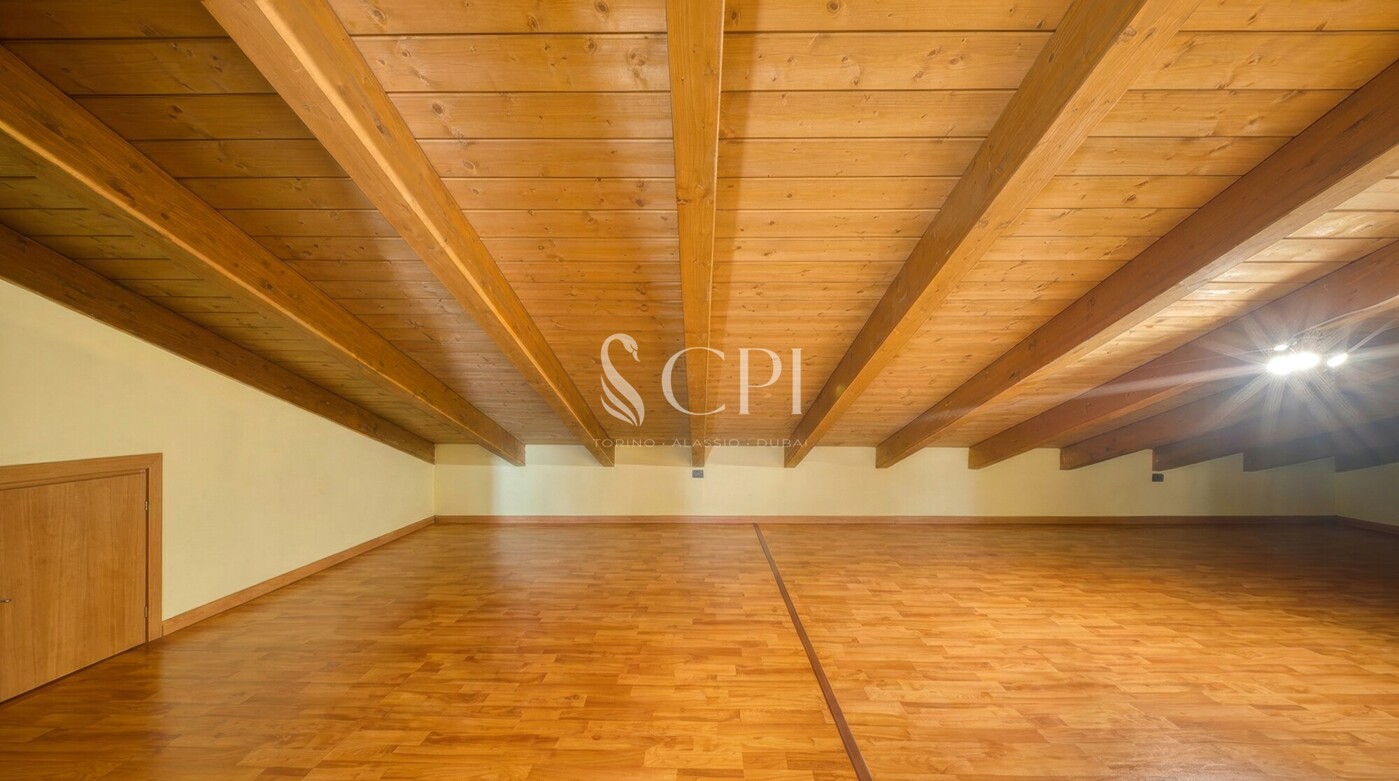 Decluttered Attic Loft - View 1 Topaz Gigapixel 4x - Scala