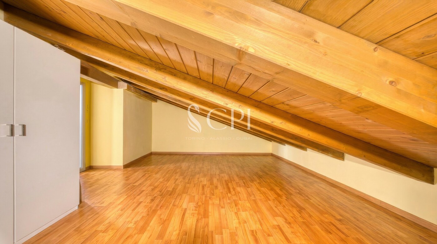 Decluttered Attic Loft - View 2 Topaz Gigapixel 4x - Scala