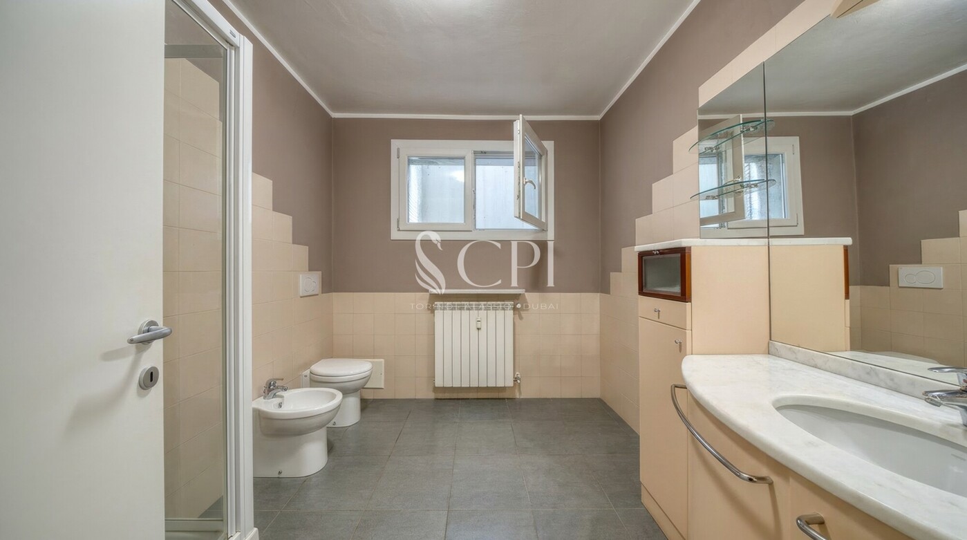 Decluttered Lower Bathroom - View 1 Topaz Gigapixel 4x - Scala