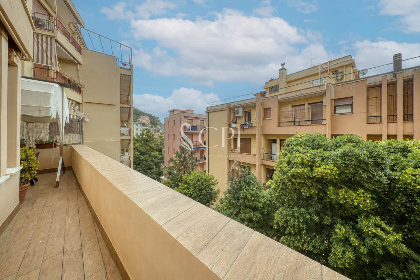 DSC09822_HDR_balcone_lungo_decluttering_light_v2