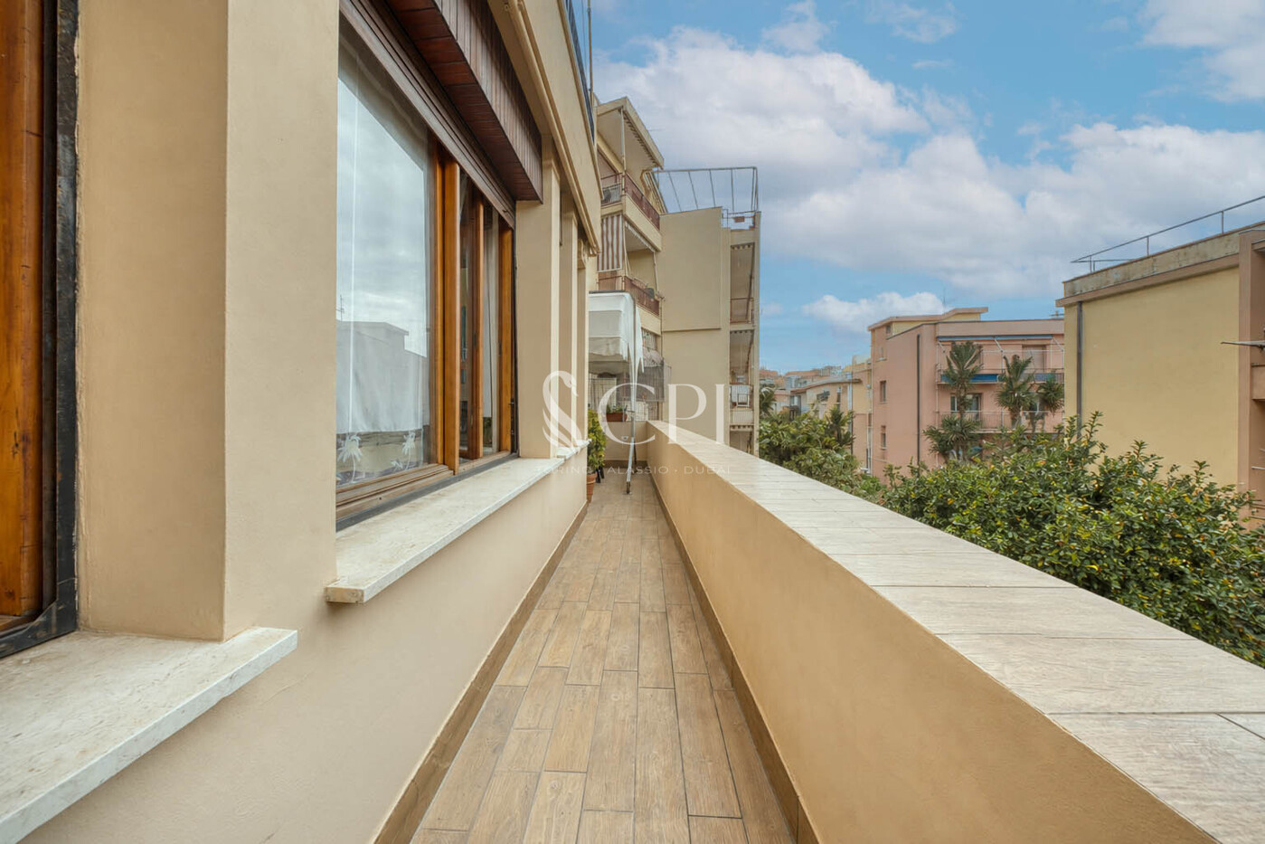 DSC09817_HDR_balcone_lungo_decluttering_light_v2