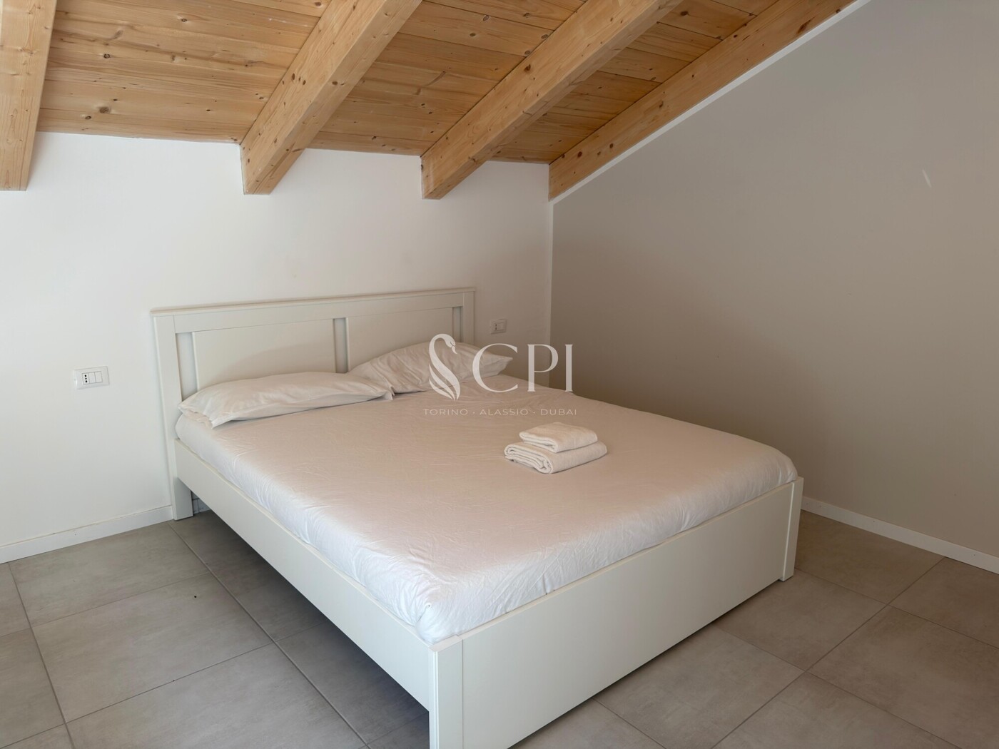 dee42835-fc28-49c3-9732-dd9588a44d02