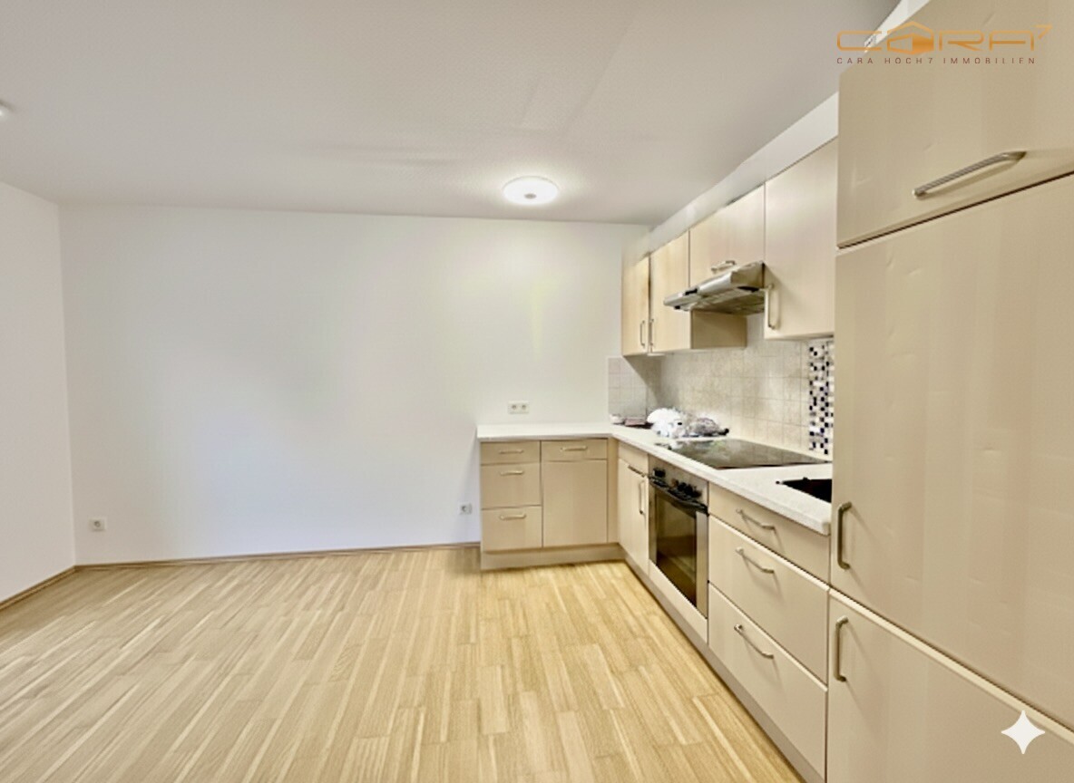 Wohn-/Esszimmer mit offener Küche