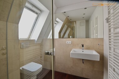 Duschbad im Dachgeschoss
