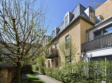 Gebäudeansicht Innenhof Eingang