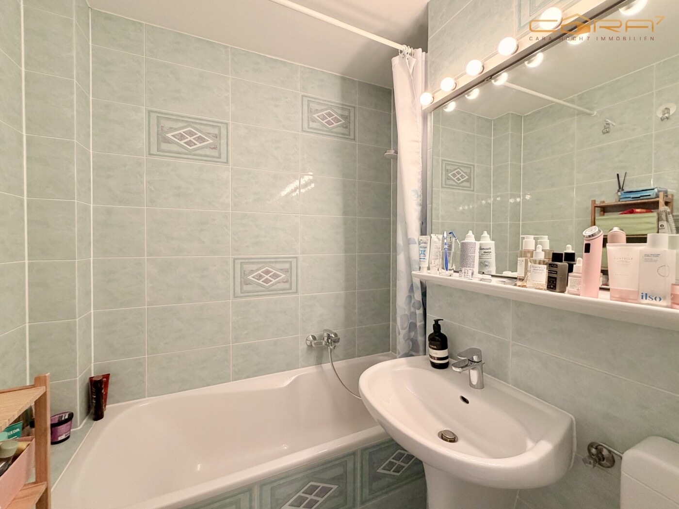 Bad mit Badewanne