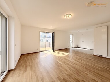 Wohn-Esszimmer mit offener Küche