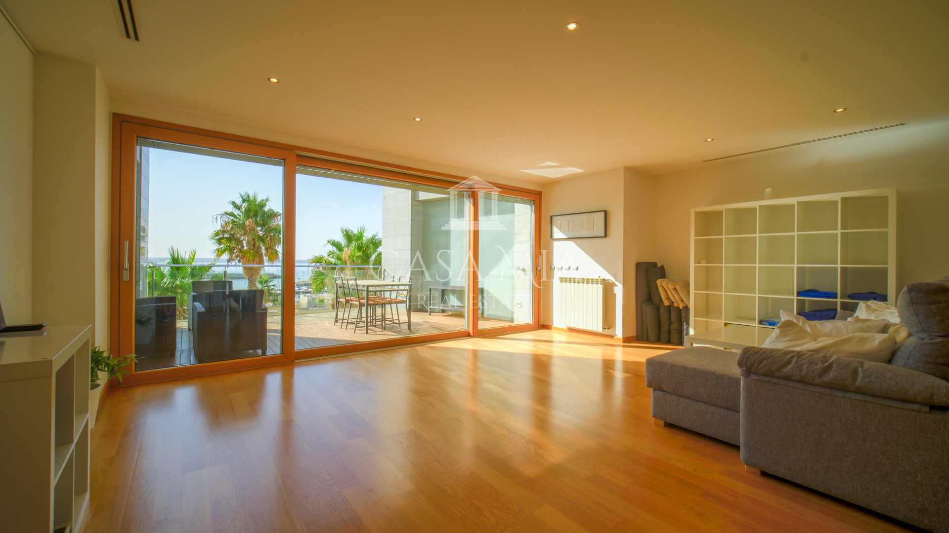 Bel appartement duplex avec vue sur la mer en première ligne, Portixol