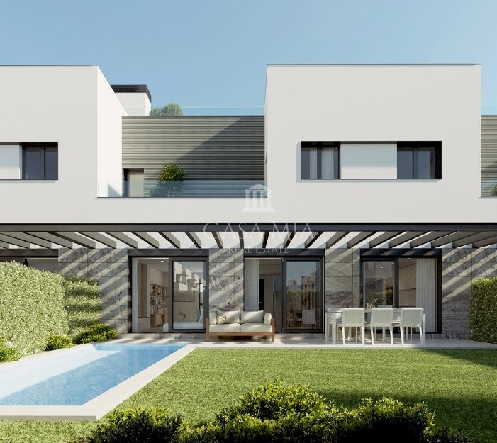 Nowo wybudowany dom szeregowy z basenem i tarasem na dachu w pobliżu playa i lotniska, Palma