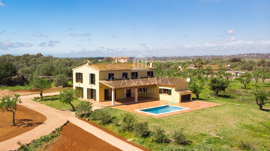 Beautiful country house finca with large plot, Santanyí