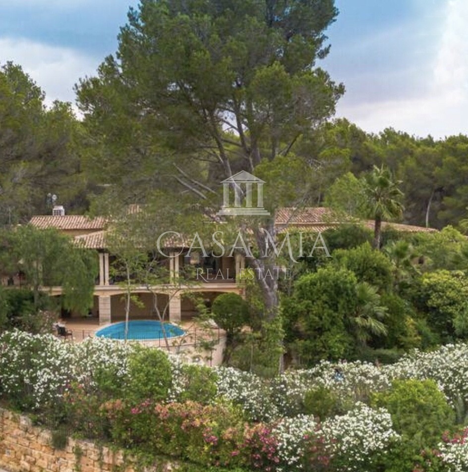 Mediterrane Villa mit Renovierungsbedarf mit großem Grundstück in exklusiver Lage, Son Vida