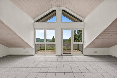 Wohn- Esszimmer mit Ausgang zum Balkon