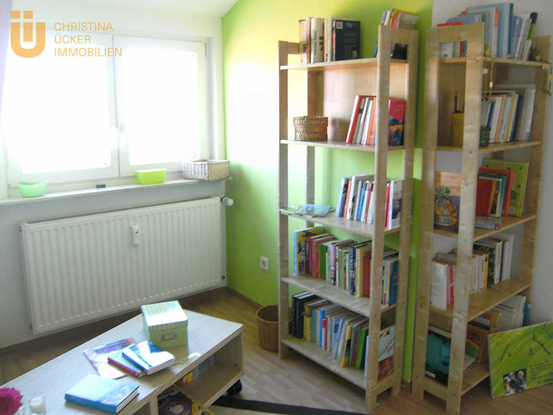 Gemütliche 3 Zimmerwohnung (DG) mit Einbauküche und Gartennutzung in Rodgau Nieder-Roden - Foto 2
