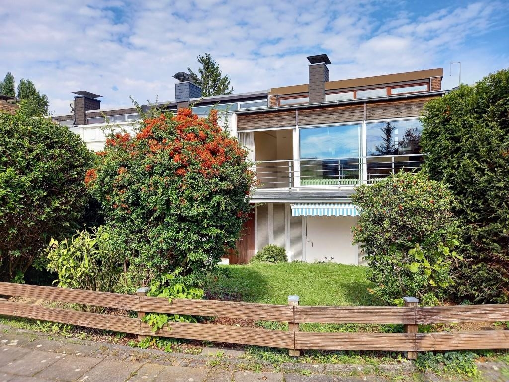 Rückseite Haus Ansicht Balkon und Terrasse