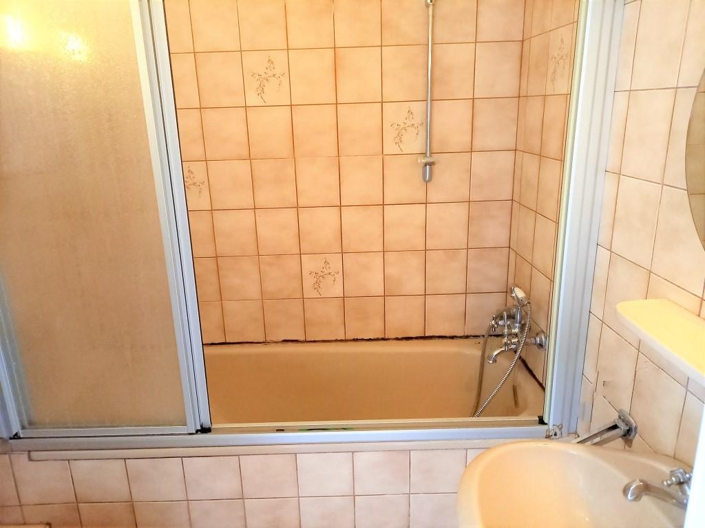 Wannenduschbad mit Toilette