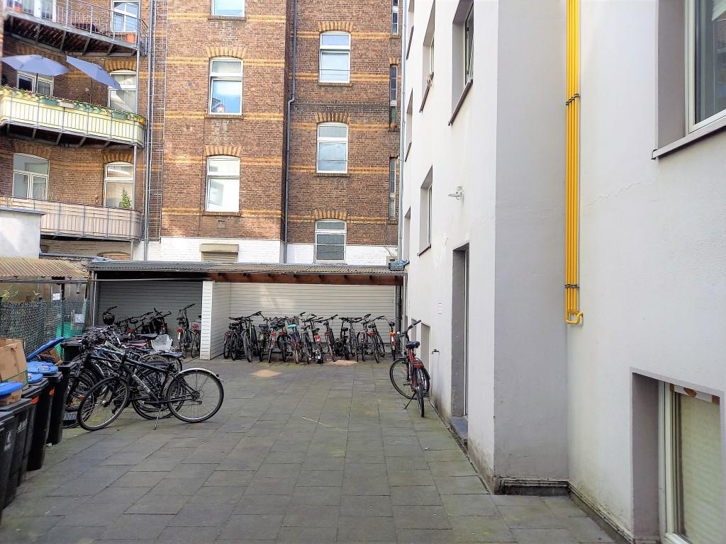 Hinterhof Fahrradabstellplatz