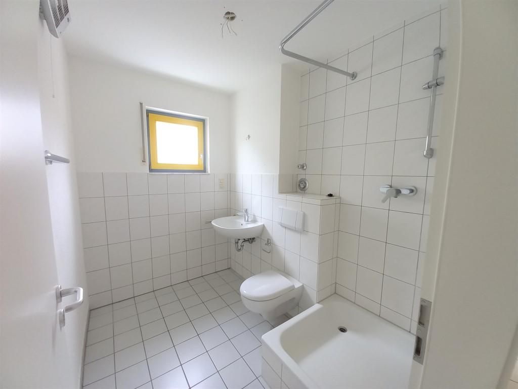 Modernes Duschbad mit WC