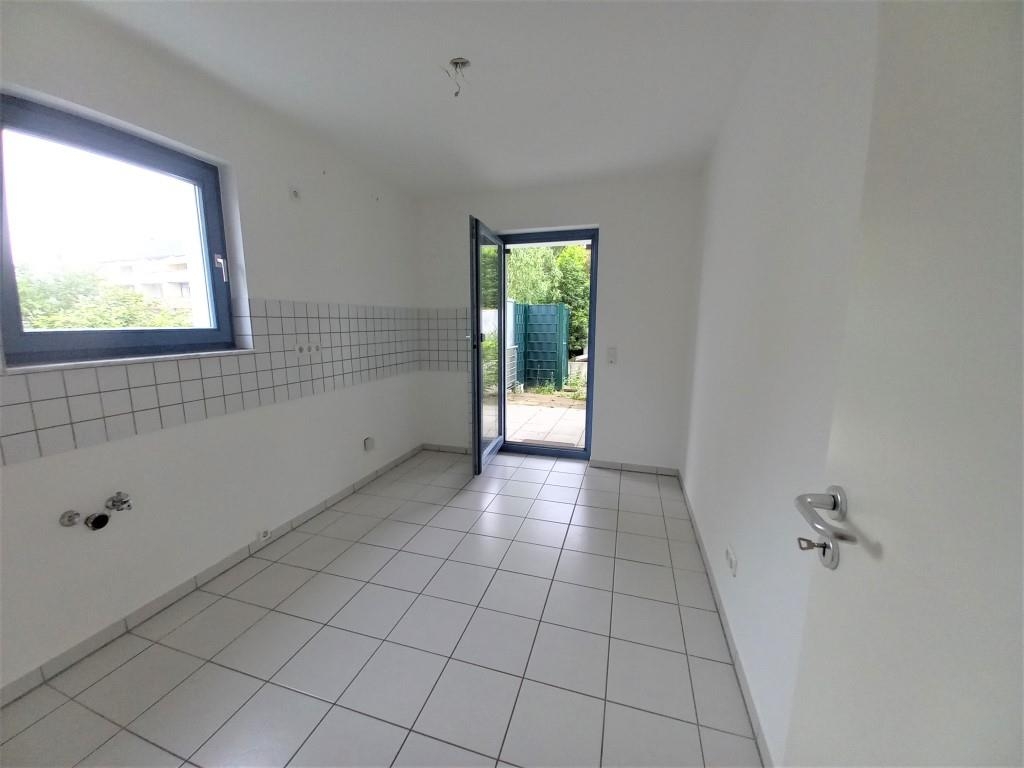 Küche mit Terrassenzugang