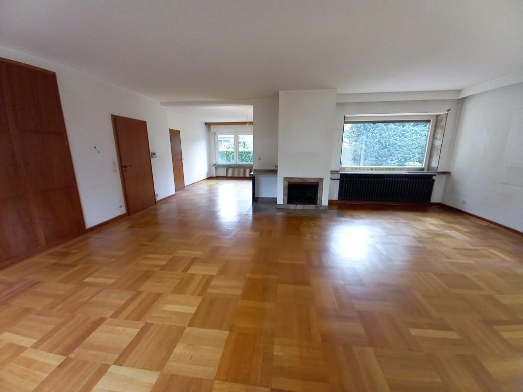 Wohn- und Esszimmer mit Kamin