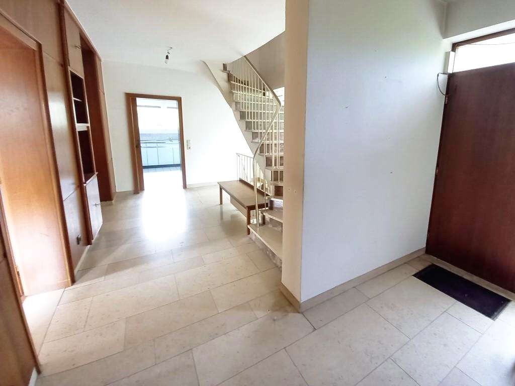 Hauseingangsbereich mit Garderobe und Gäste WC