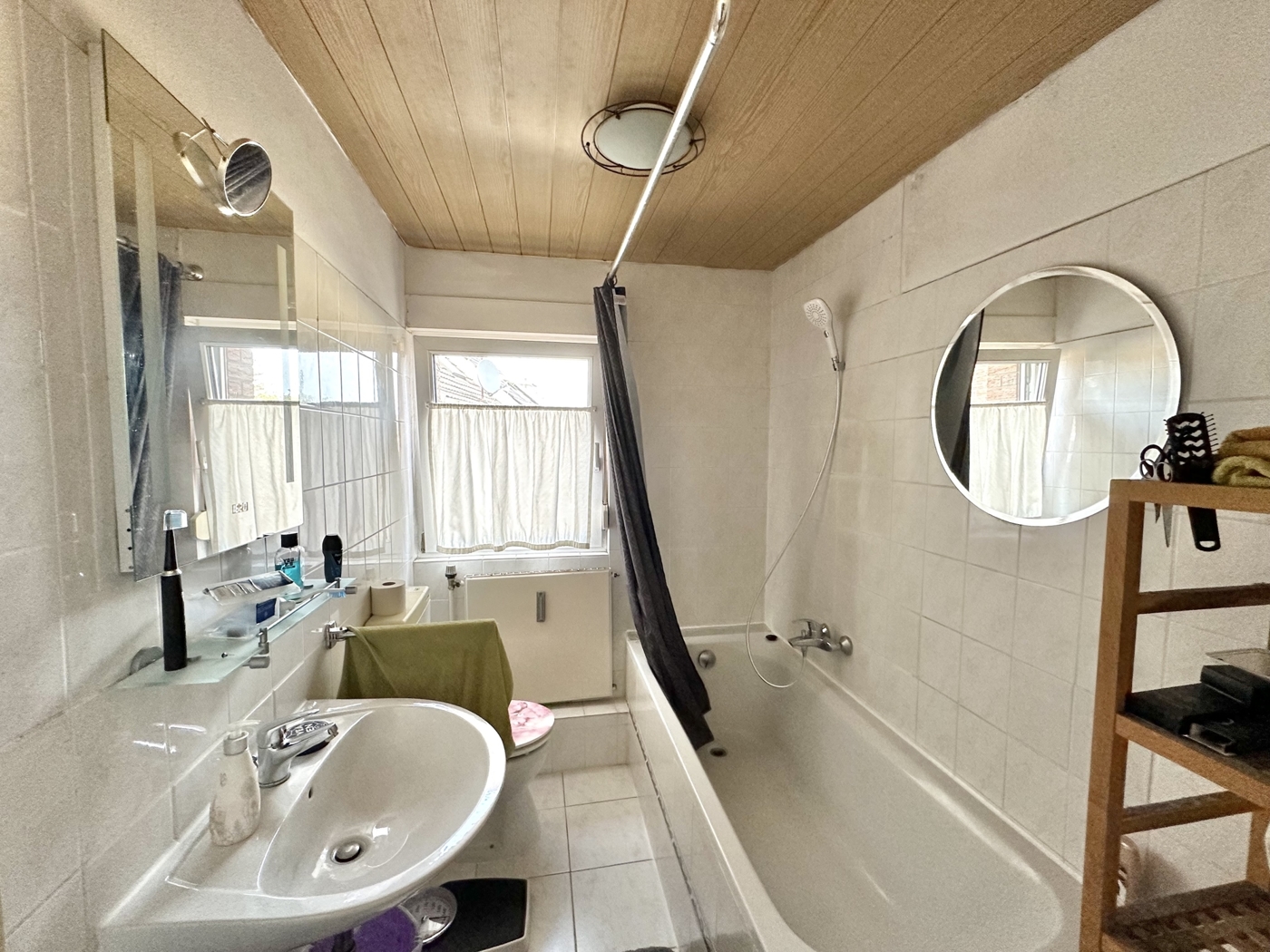 OG: Tageslichtwannenbad