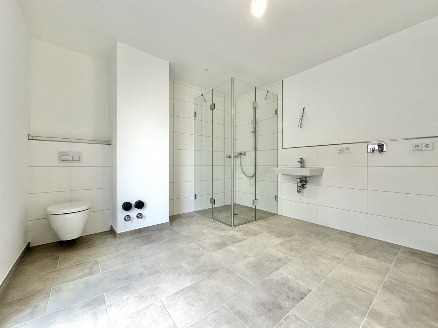 Mit Wand-WC