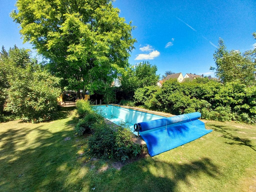 Garten- und Poolbereich