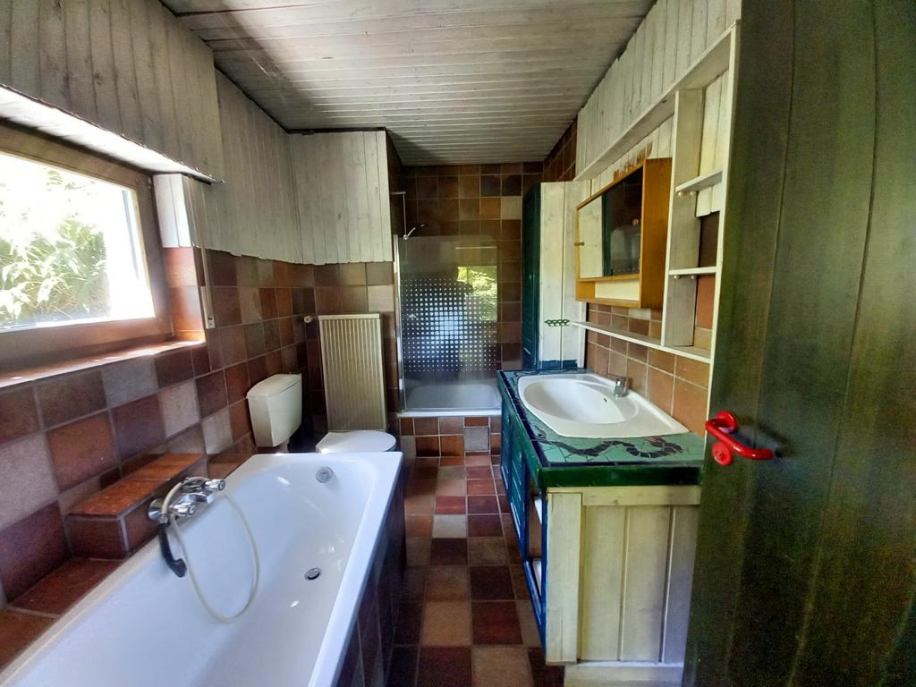 Badezimmer mit Tageslicht