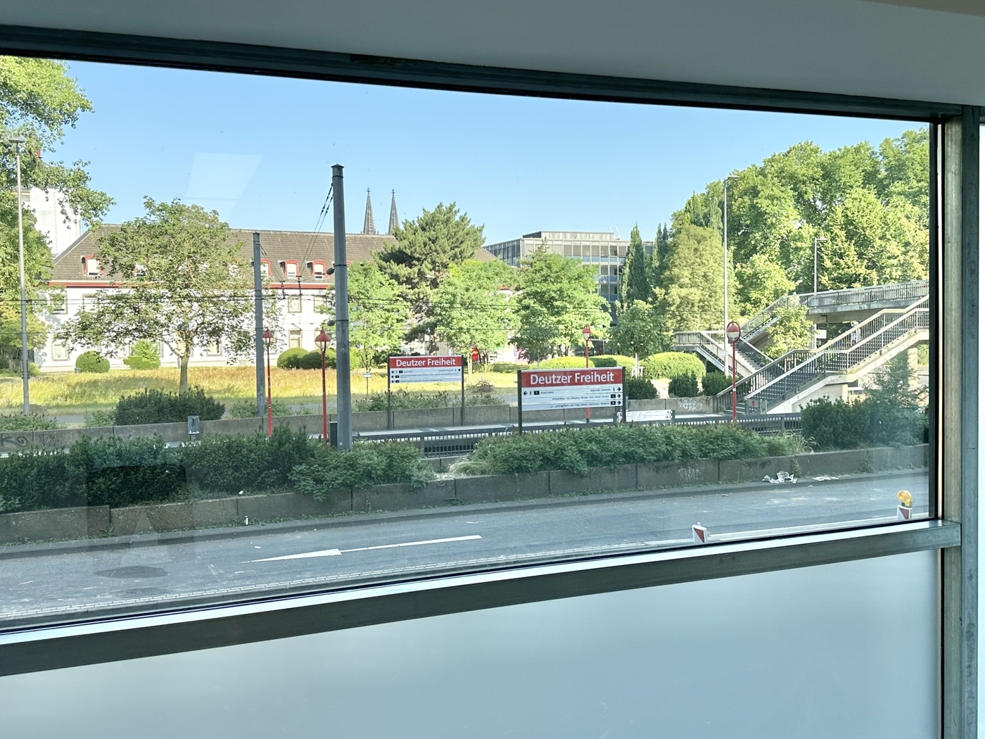 Haltestelle direkt vor der Tür!