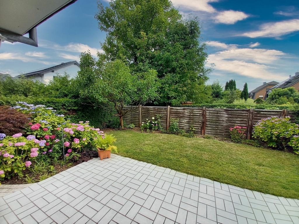 Terrasse teils überdacht