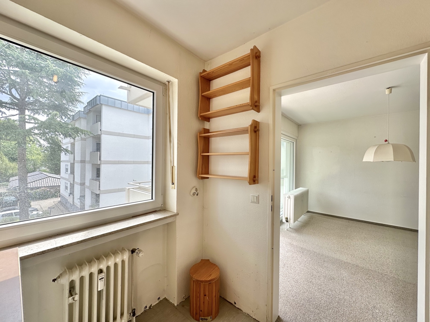 Küche mit Blick zum Wohnzimmer