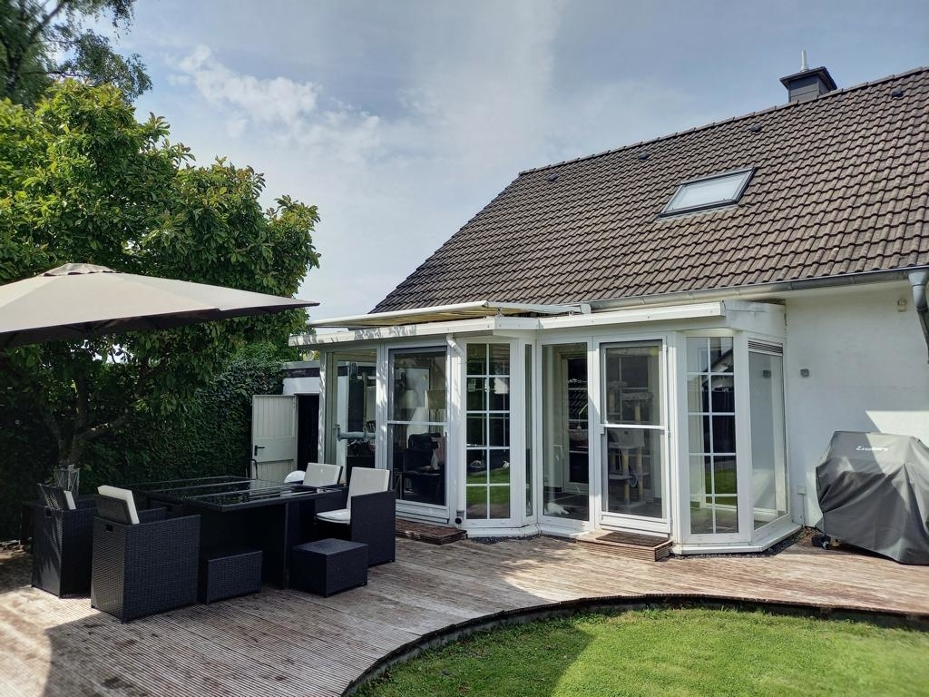 Große Terrassenfläche