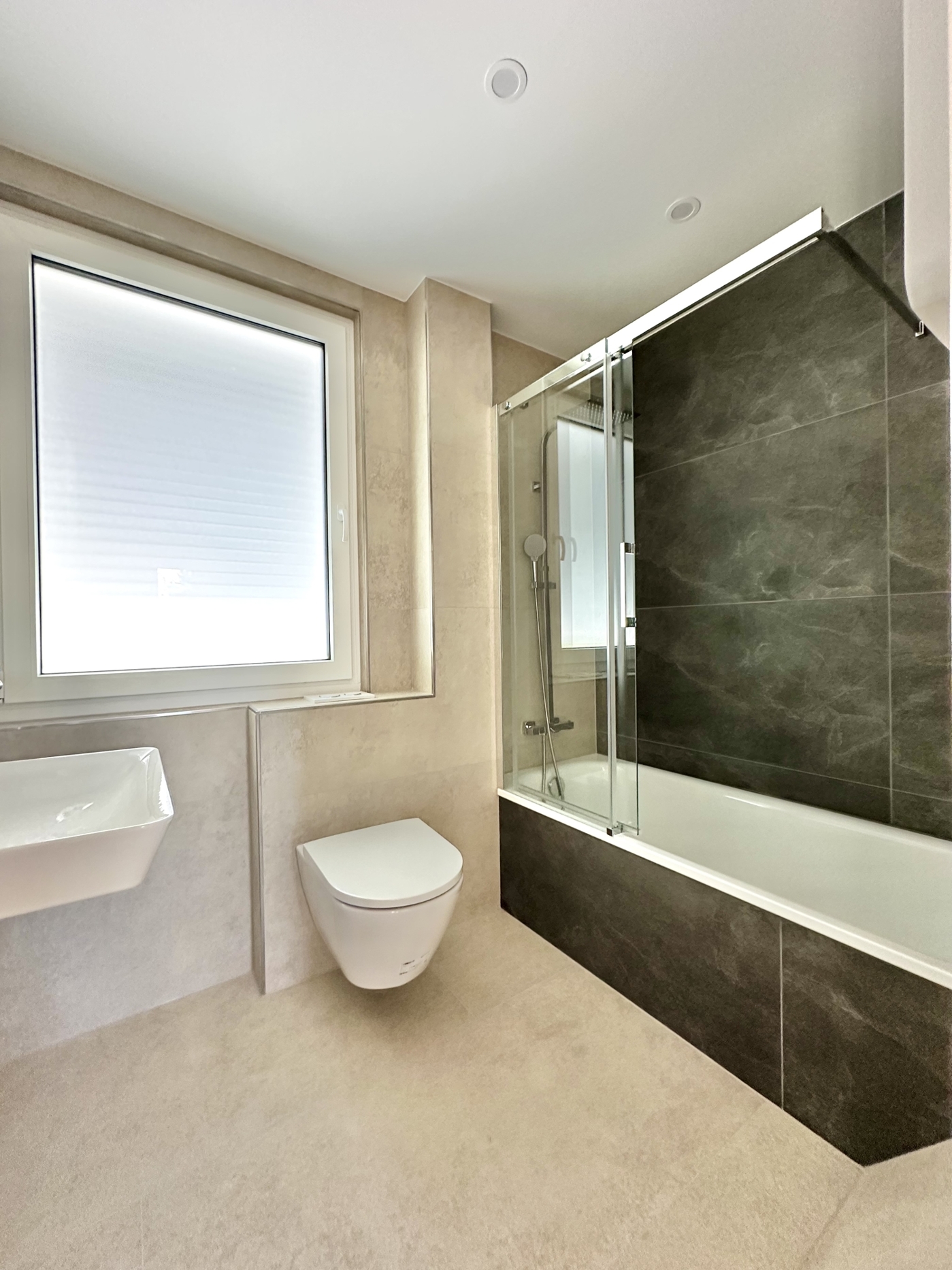 1.OG: Tageslichtwannenbad