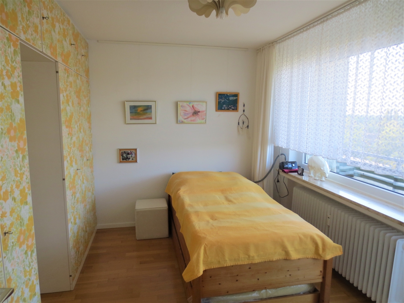 Schlafzimmer mit Einbauschrank