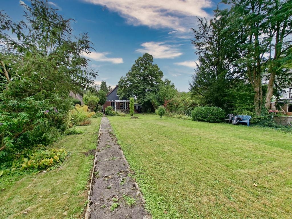 Große Gartenfläche