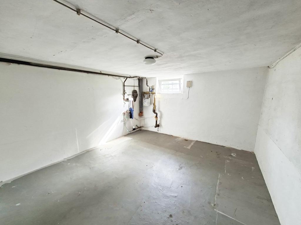 Keller, Hausanschlüsse