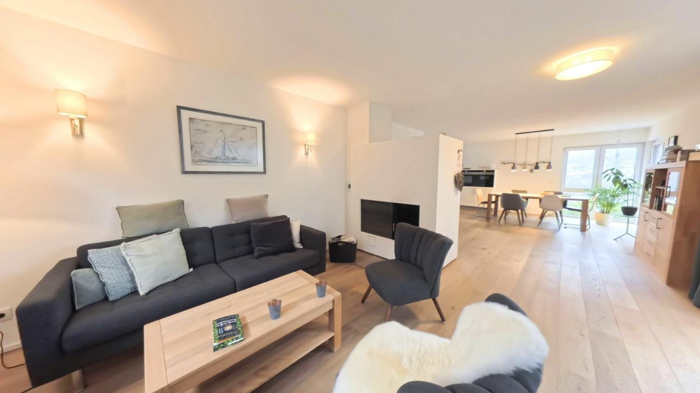 Wohnzimmer mit Kamin