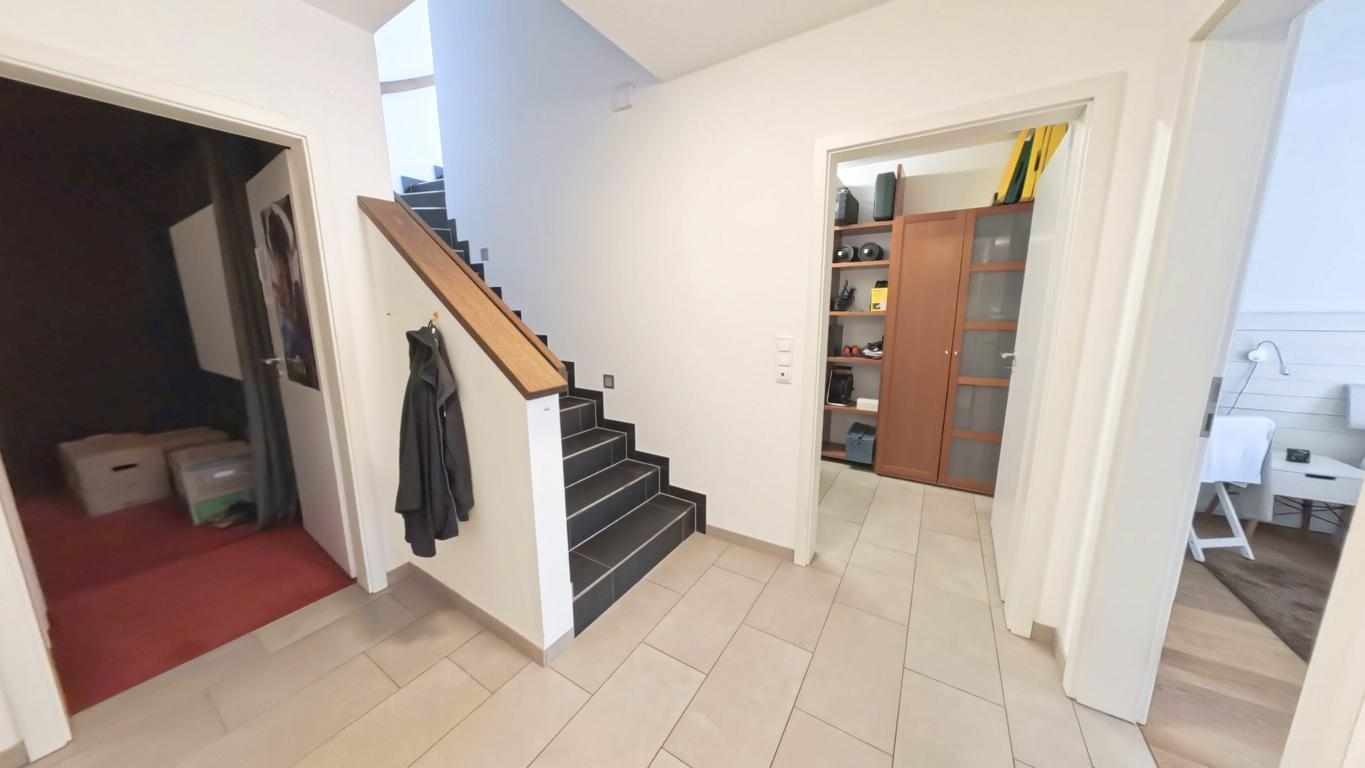 Flur UG mit Wohn- und Hobbyraum