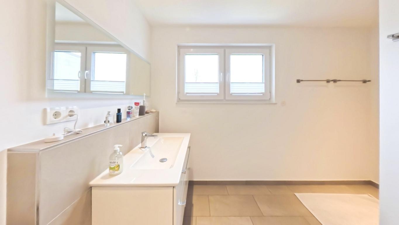 Duschbad UG mit begehbarer Dusche