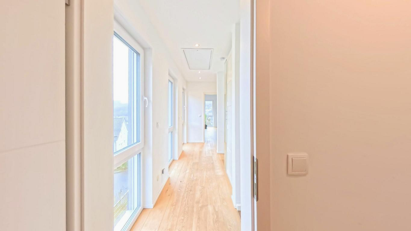 Diele mit bodentiefen Fenstern OG