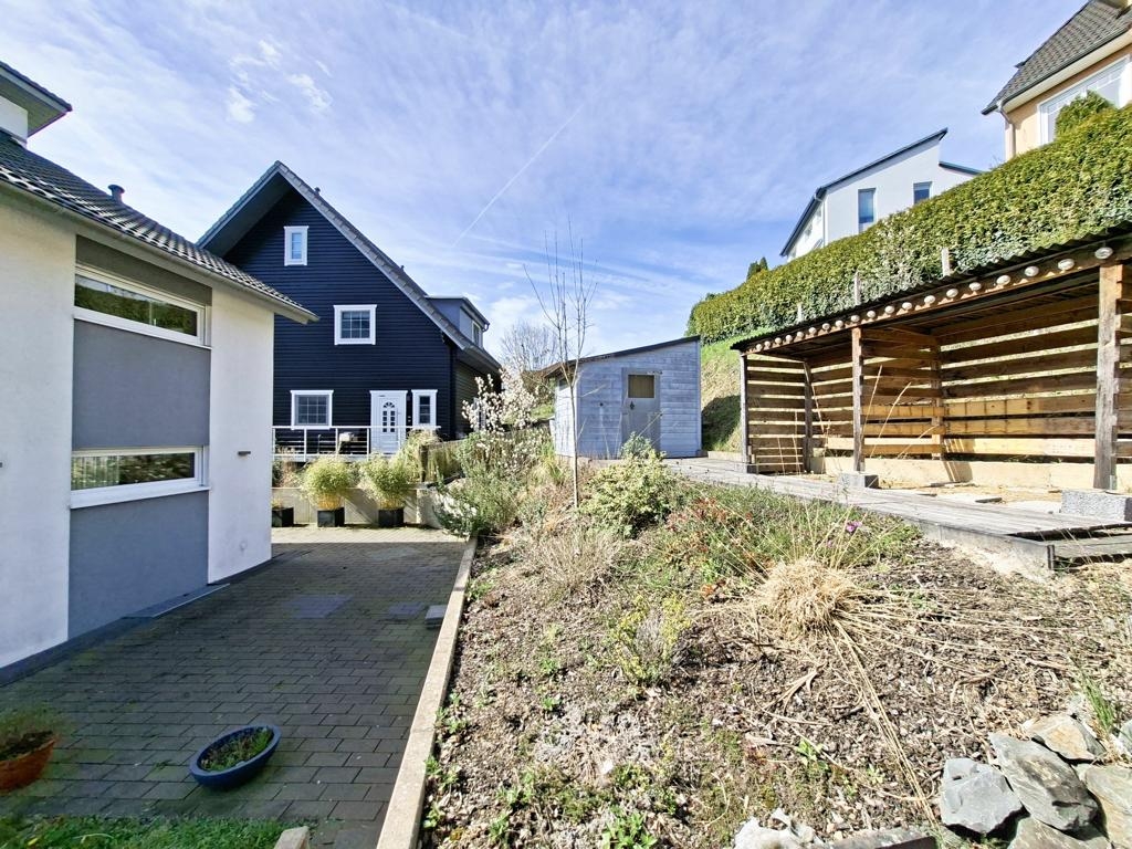 Terrassen und Gartenfläche Rückseite Haus