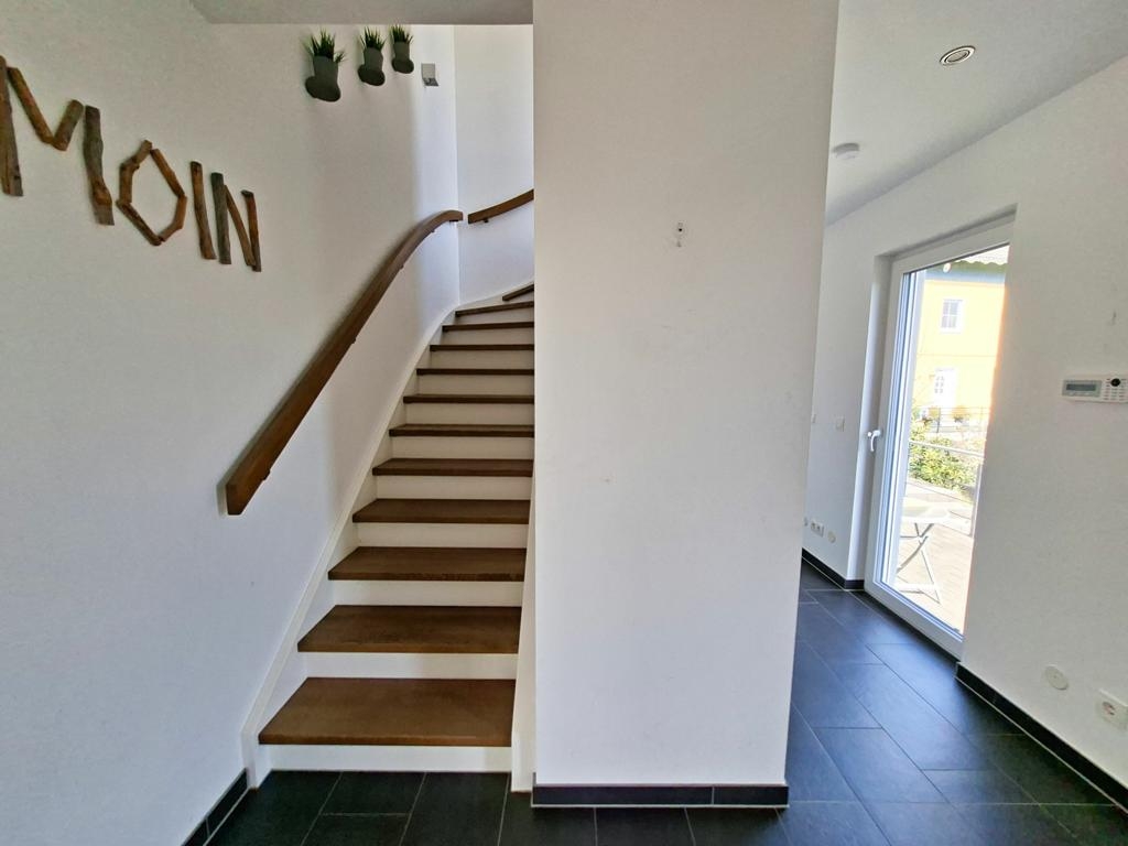 Hausflur mit Treppenaufgang
