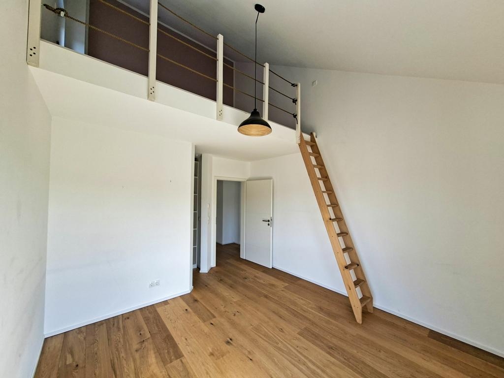 Kinderzimmer 2 mit Empore und begehbarem Kleiderschrank