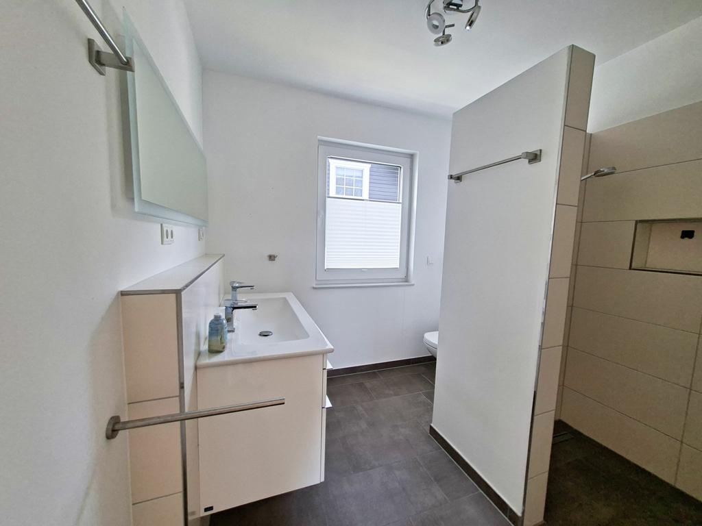 Duschbad Obergeschoss mit begehbarer Dusche