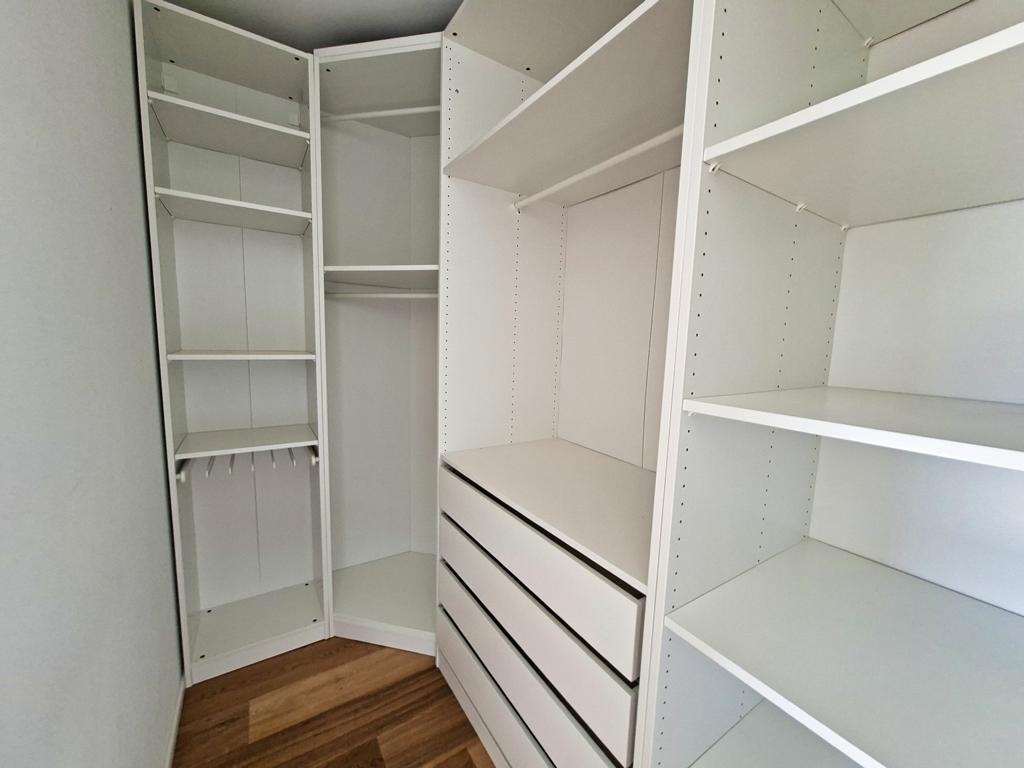 Begehbarer Kleiderschrank
