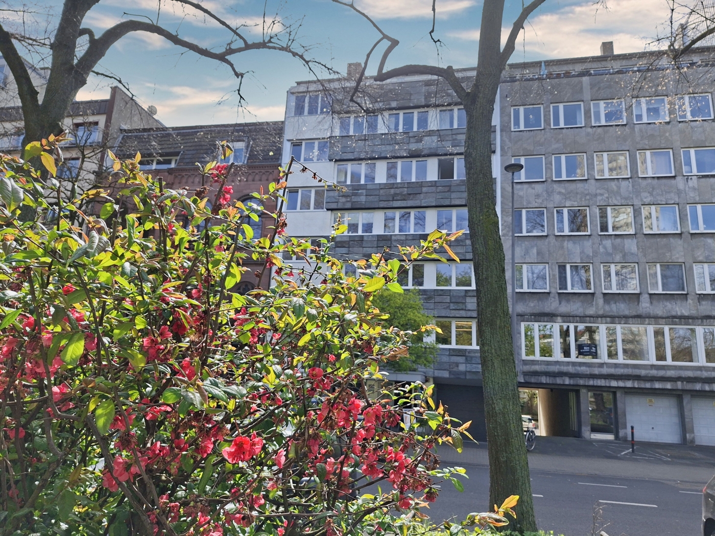 Vorderansicht Wohn- und Geschäftshaus